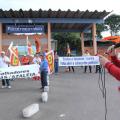 Trabalhadores demitidos fazem protesto em frente a Azaléia Crédito: Cintia Rodrigues / Especial CP