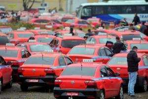 Taxistas organizam passeata contra Uber nesta terça | Foto: Guilherme Testa / cp